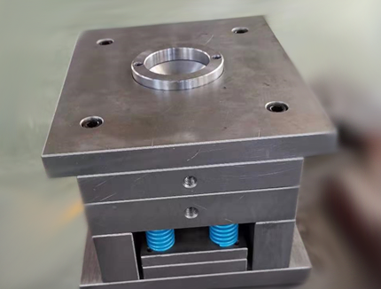 模具設(shè)計(jì)與制造