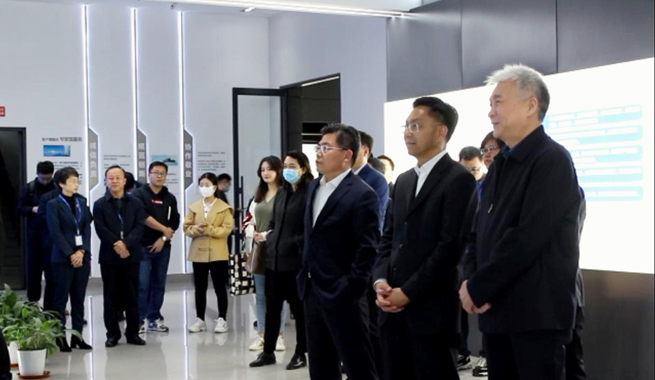 講好民營(yíng)企業(yè)“時(shí)代故事”，市委宣傳部領(lǐng)導(dǎo) 一行走進(jìn)積成電子 (3)